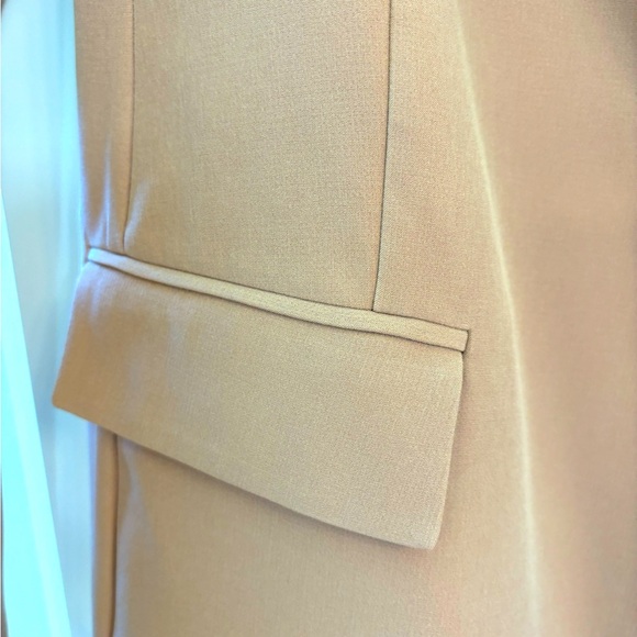 The Drop Khaki blazer. - Picture 3 of 4